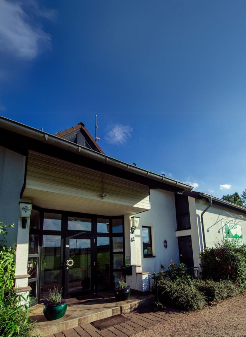 Golf Bad Münstereifel Clubhaus Eingang Ferienwohnung